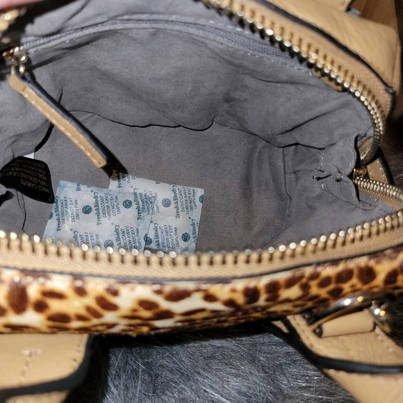 Vince Camuto “KIMI” small Satchel - Picture 7 of 12